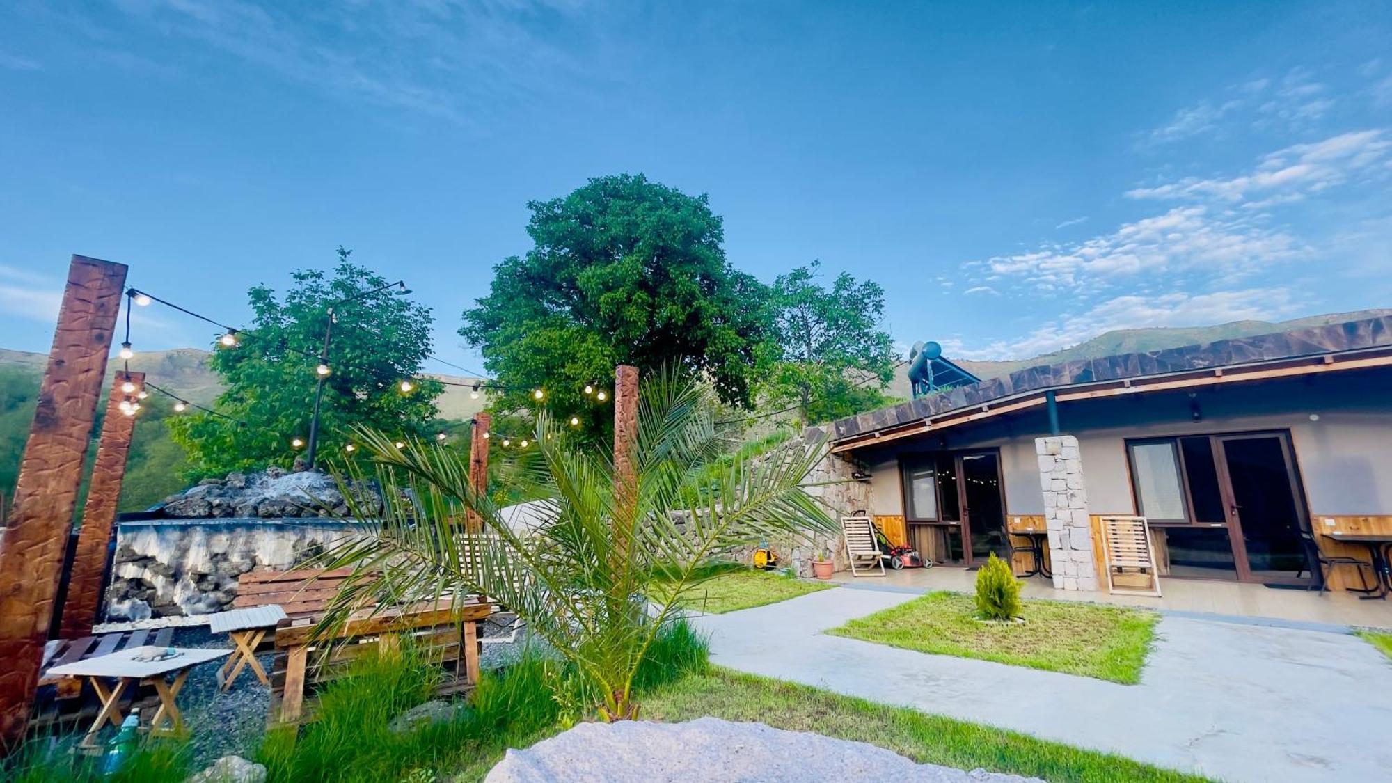 Hotel Hobbiton Near Vardzia Caves T'mogvi Exterior photo