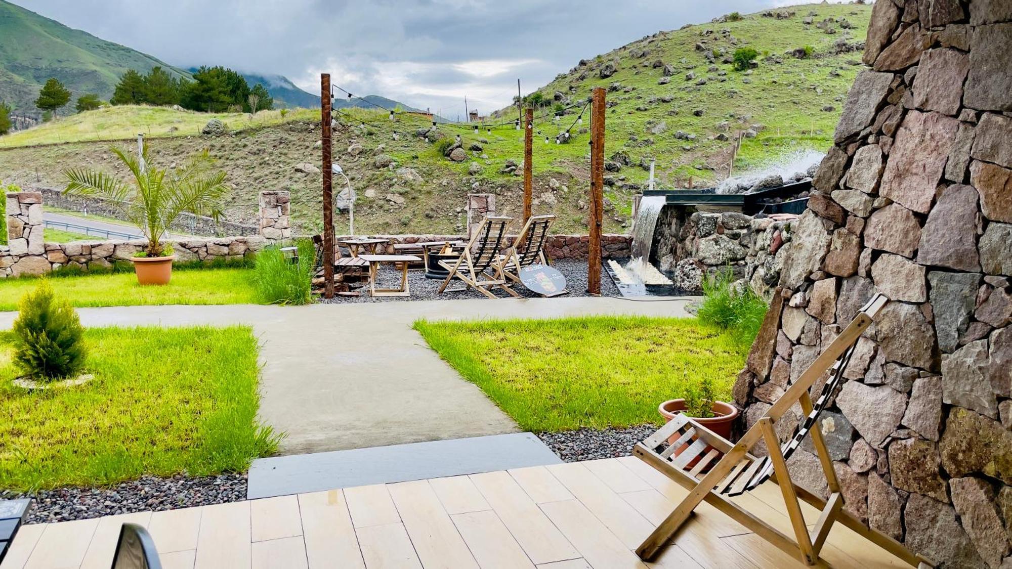 Hotel Hobbiton Near Vardzia Caves T'mogvi Exterior photo