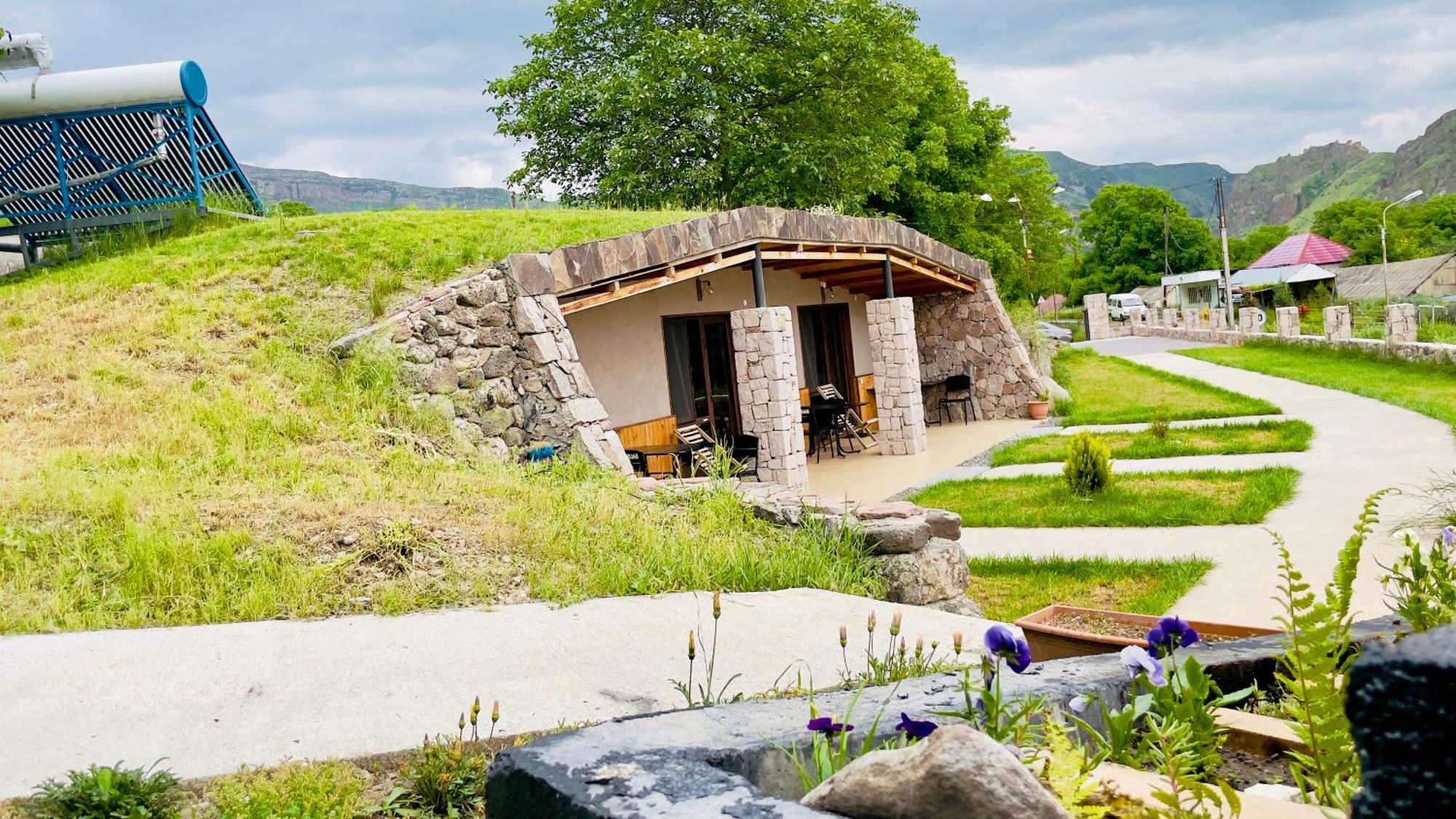 Hotel Hobbiton Near Vardzia Caves T'mogvi Exterior photo